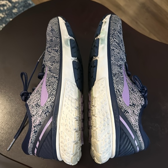 Brooks Women Ghost 11 Athletic Running Shoes size 10. Used. No original box. - Picture 9 of 15